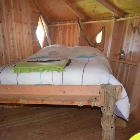 Guest house Cabanes Et Yourtes De La Vallee De L'ance